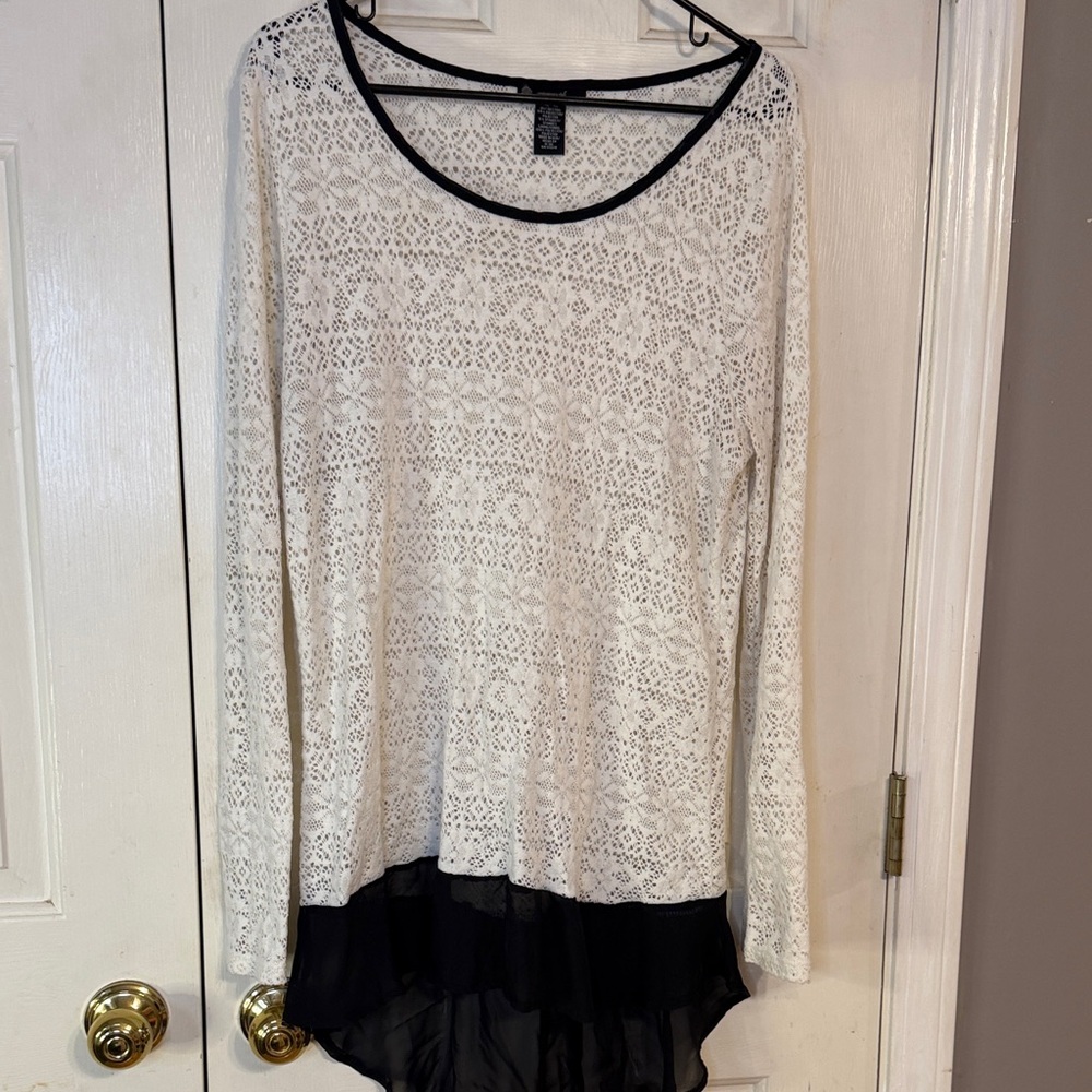 Signature Studio Cream Lace Long Sleeve Top with Black Trim and Hem